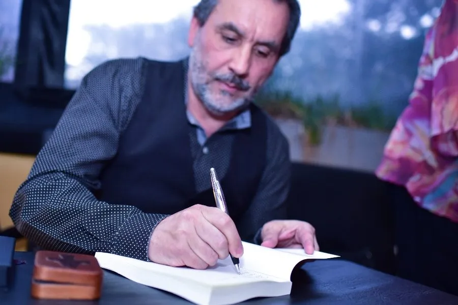 Sergio Maestri en una presentación, encuentro o entrevista